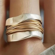 Twynora Damenring mit zweifarbigem Spiraldesign