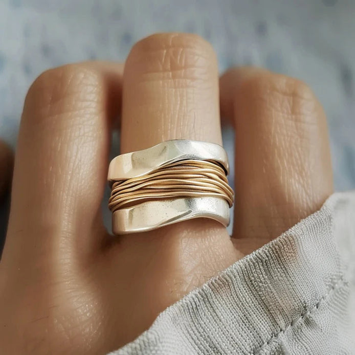 Twynora Damenring mit zweifarbigem Spiraldesign