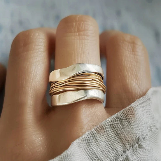 Twynora Damenring mit zweifarbigem Spiraldesign