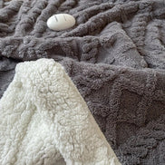 Wendbare Fleecedecke mit Muster in verschiedenen Farben und Größen – Velanora
