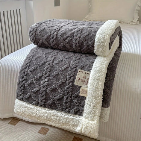 Wendbare Fleecedecke mit Muster in verschiedenen Farben und Größen – Velanora