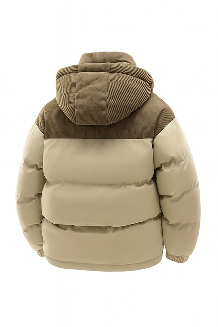 Brun vinterjakke med hætte, set fra bagsiden, egnet til kolde årstider