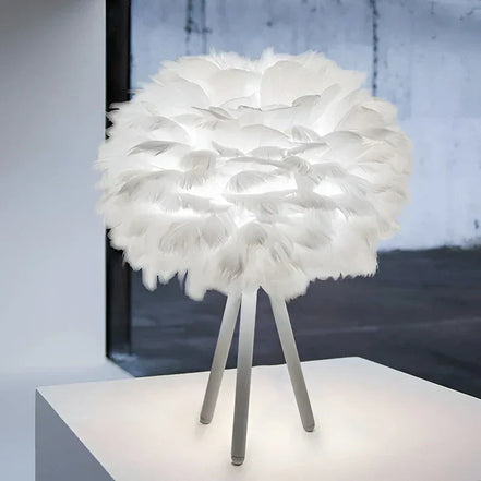 Fevoria Tischleuchte mit Federdesign – LED Lampe für dekorative Innenbeleuchtung